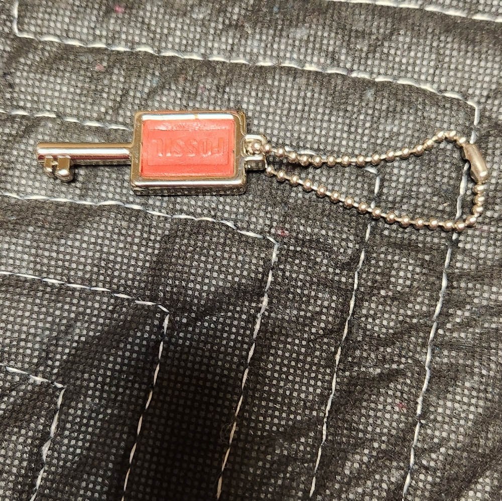 Fossil Key Keychain - Picture 4 of 4